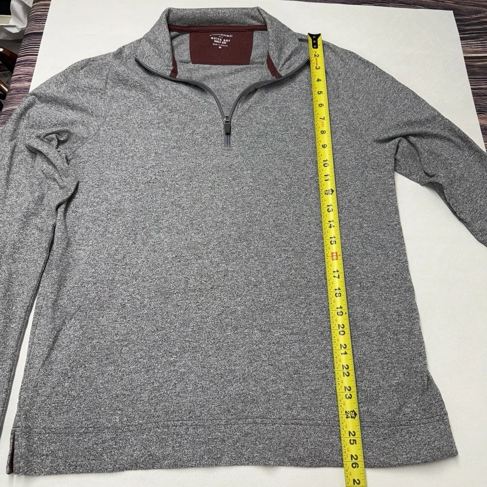 Banana Republic Quick Dry Half Zip Pull Over Gray‎ Medium Preppy Office